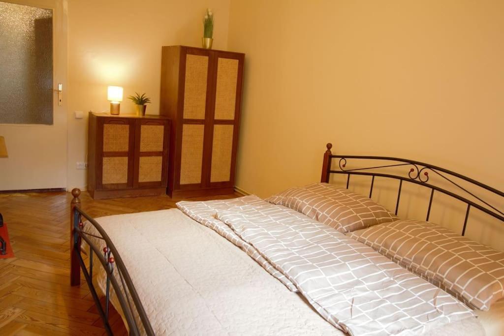 Comfort 2Bedrooms Quite Place!-Vinohrady Prága Kültér fotó
