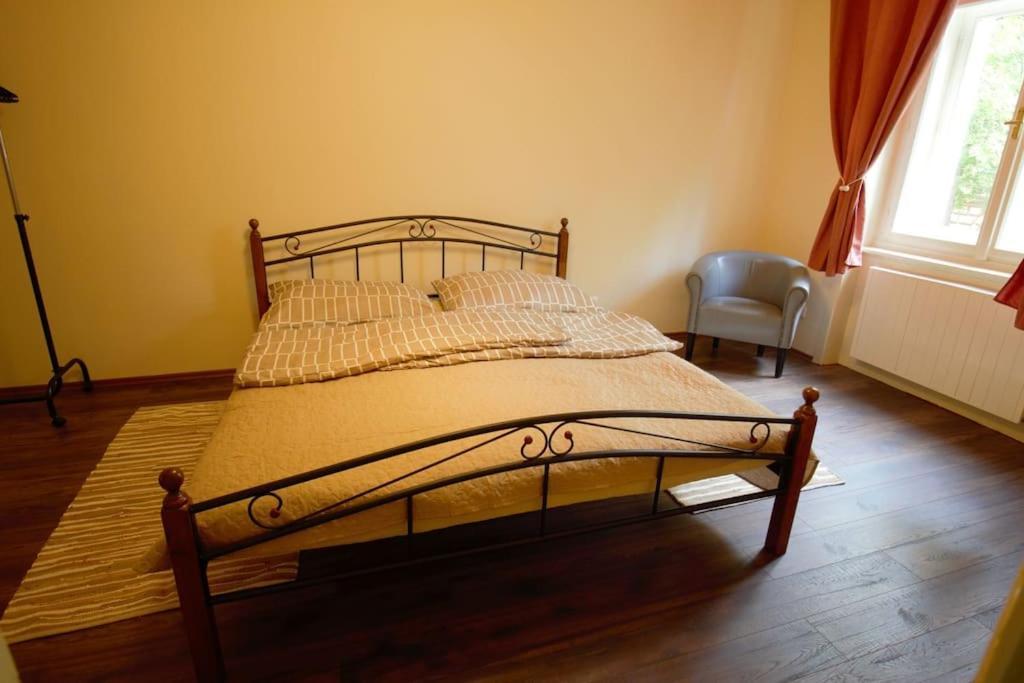 Comfort 2Bedrooms Quite Place!-Vinohrady Prága Kültér fotó
